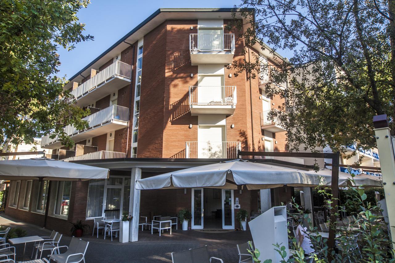 Hotel Orsa Maggiore Milano Marittima Bagian luar foto